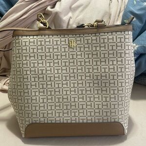 Tommy Hilfiger bag, brand new, never used.